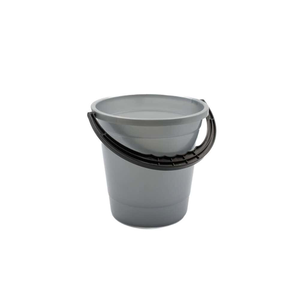 A plastic bucket with a capacity of 8 litres for cleaning and household work. Hard-wearing and light.